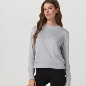 Vuori Women's Gray Long Sleeve Top